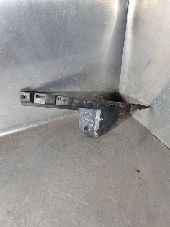 Tagumise kaitseraua kinnitusklamber – Volkswagen Sharan (2001-2010)
