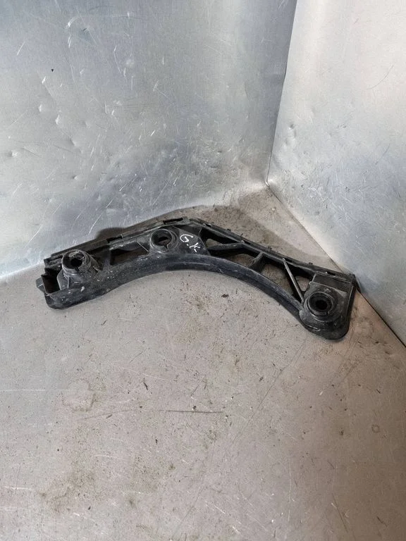 Rear bumper mounting bracket – Volkswagen Tiguan Allspace (2017-)