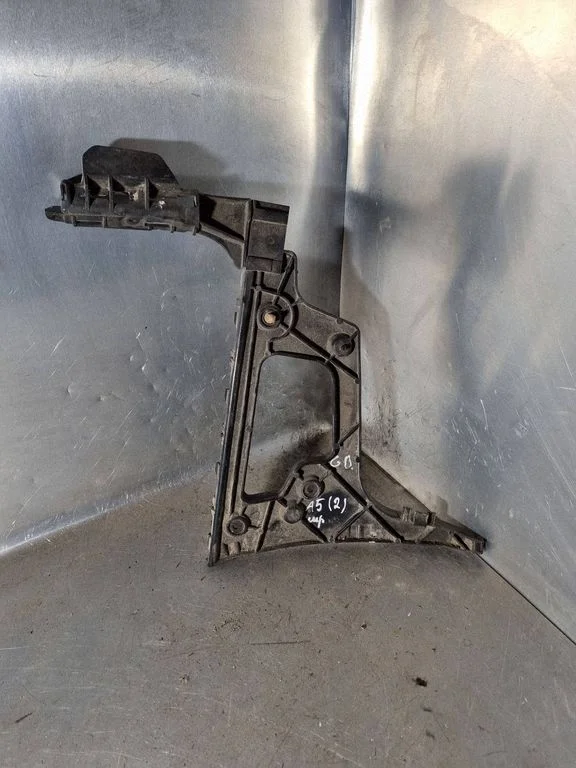 Rear bumper mounting bracket 8T0807454