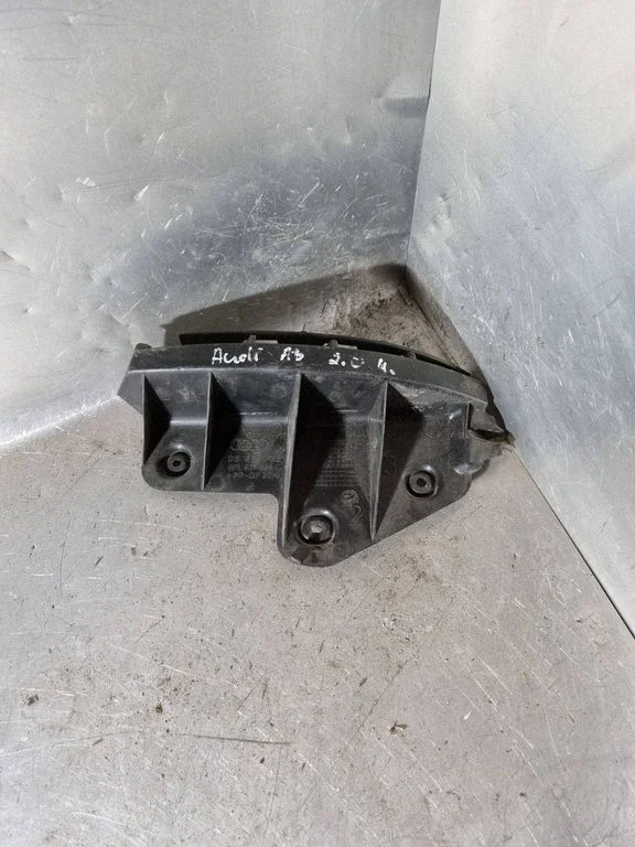 Rear bumper mounting bracket 8P3807394