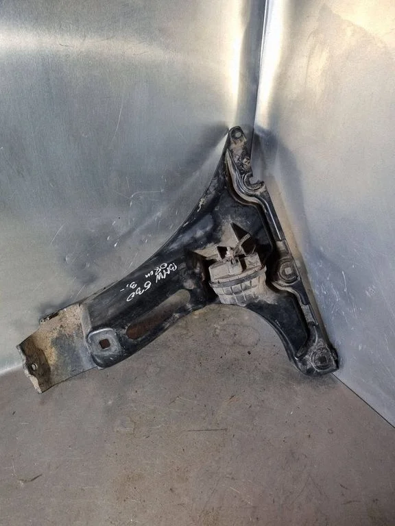 Rear bumper mounting bracket 7178186