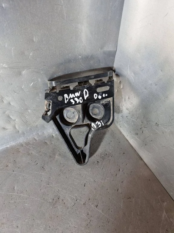 Rear bumper mounting bracket 72758411