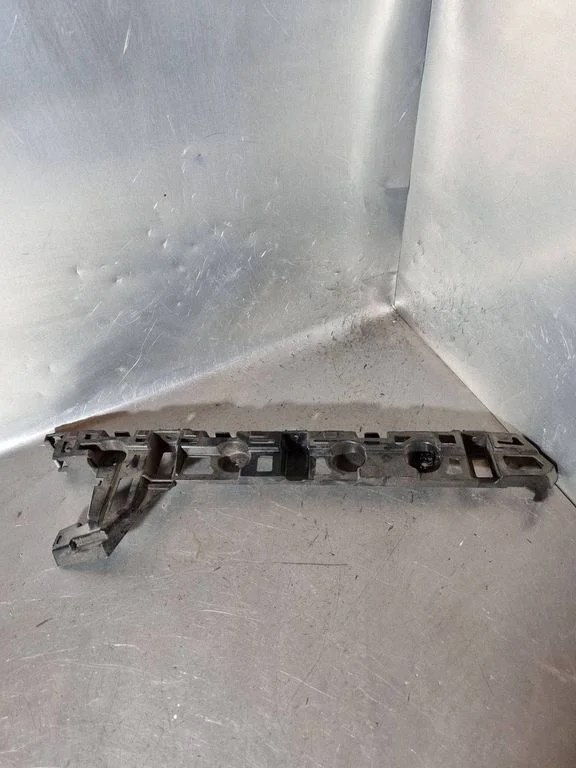 Rear bumper mounting bracket 13426388