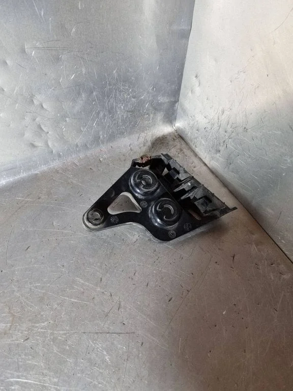 Rear bumper mounting bracket 72758411