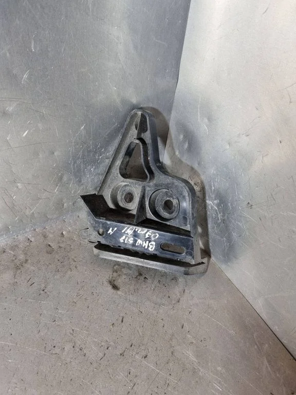 Rear bumper mounting bracket 72758411