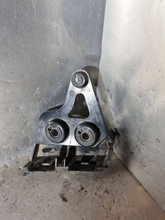 Rear bumper mounting bracket 7275841