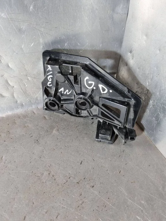 Rear bumper mounting bracket – Volkswagen Tiguan Allspace (2017-)