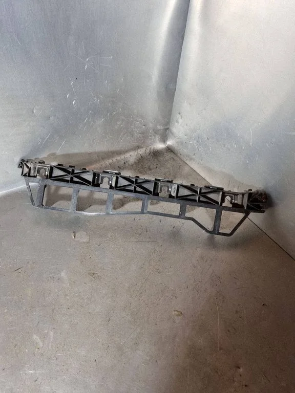 Rear bumper mounting bracket 866163z000