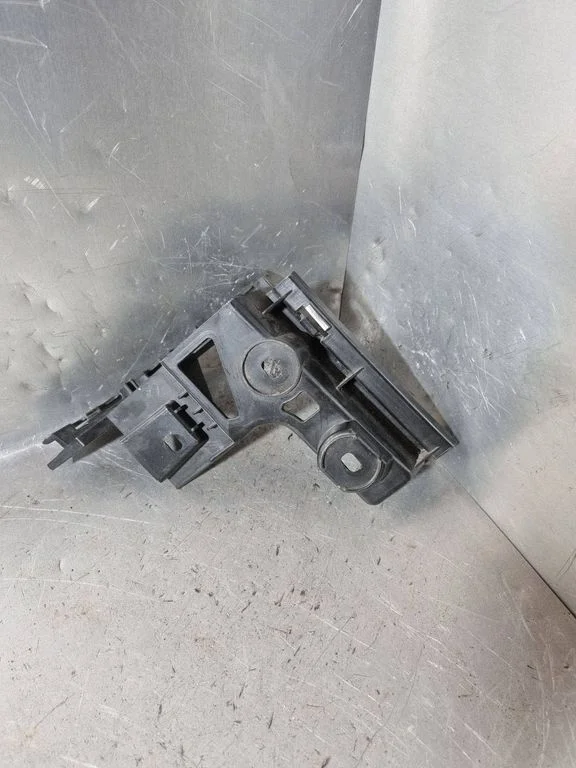 Rear bumper mounting bracket 1T0807454