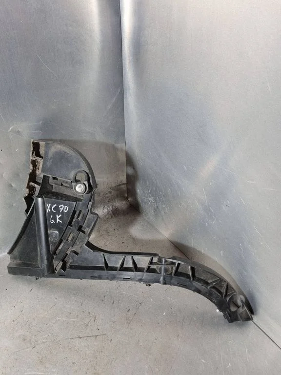 Rear bumper mounting bracket 31265323