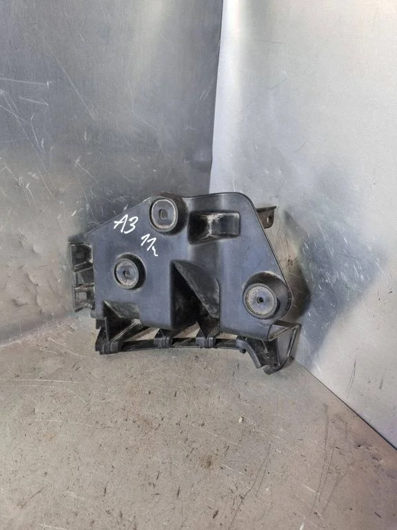 Rear bumper mounting bracket 8P4807393A