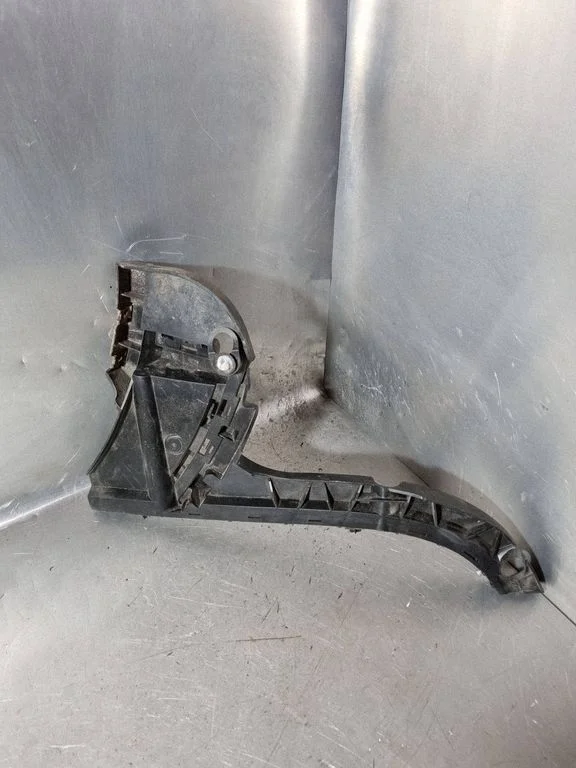 Rear bumper mounting bracket 31265323