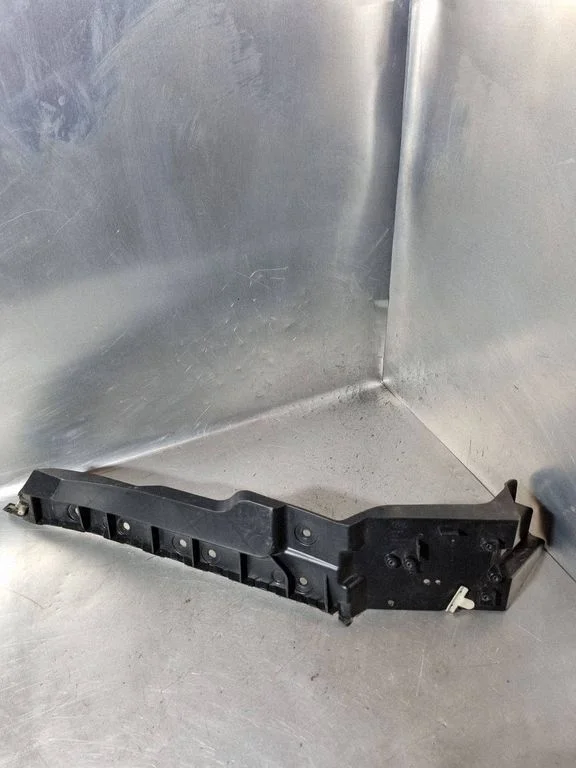 Rear bumper mounting bracket – Land Rover Range Rover Sport L494 (2013-)