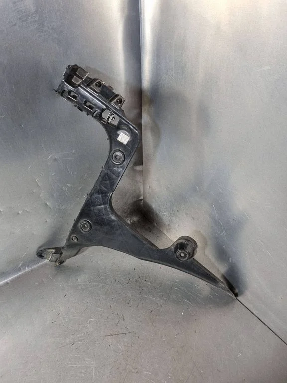 Rear bumper mounting bracket 8P4807378B