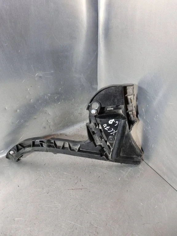 Rear bumper mounting bracket 31265324