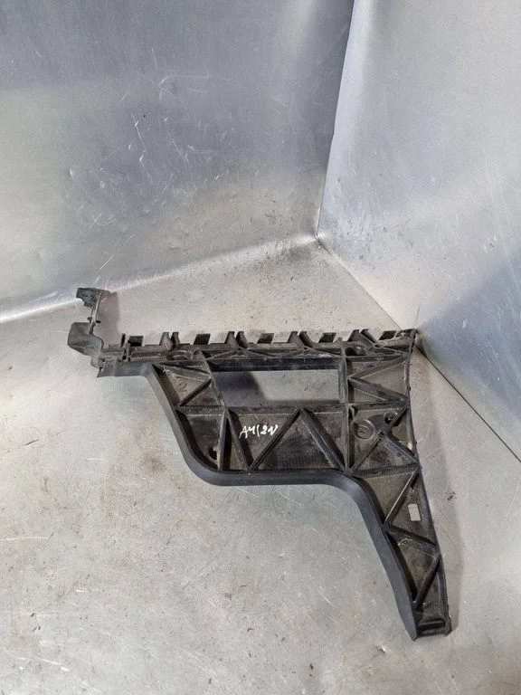 Tagumise kaitseraua kinnitusklamber – Audi A4 Allroad B8 (2008-2016)