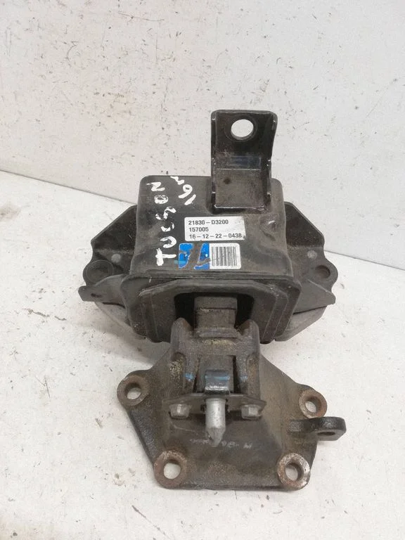 Gearbox mount 21830D3200
