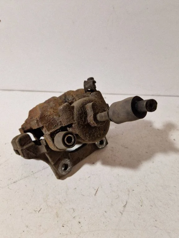Rear brake caliper – rear right
