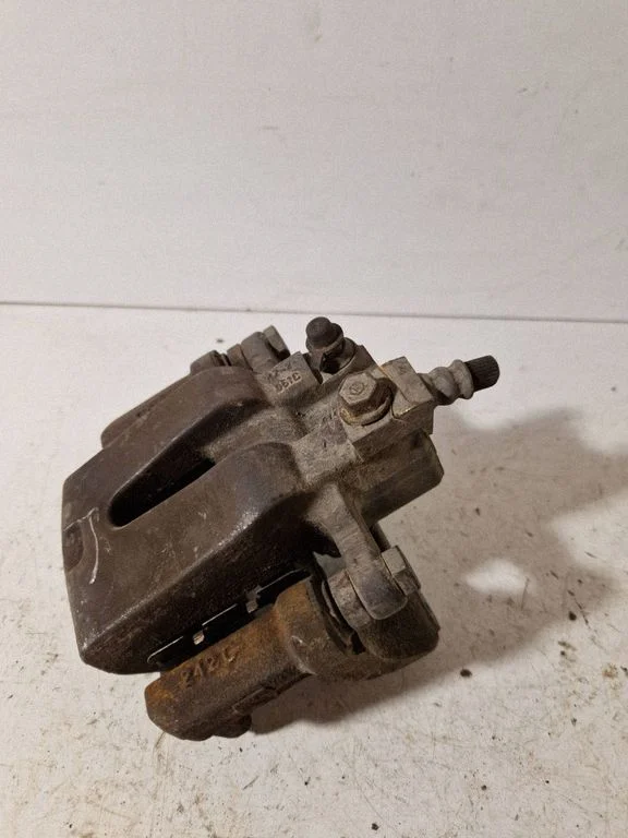 Rear brake caliper – rear right