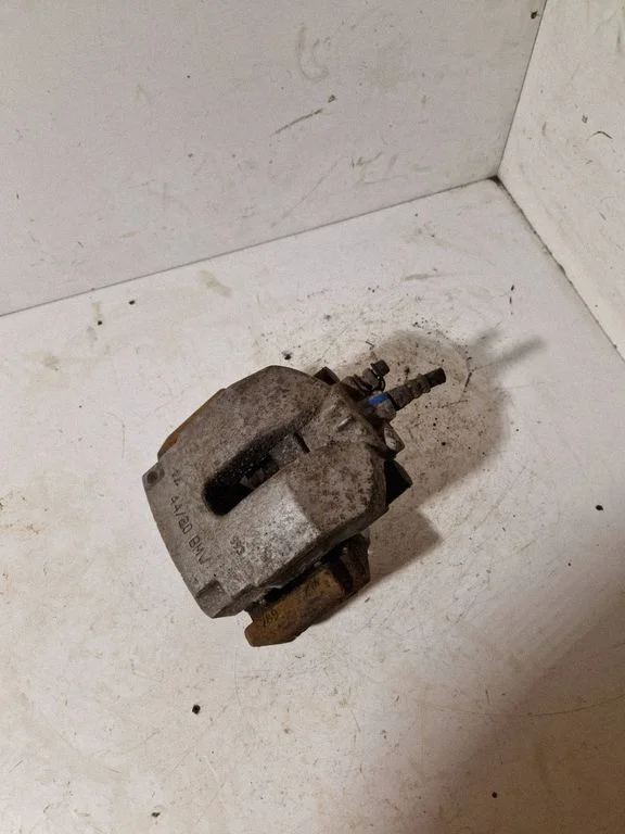 Rear brake caliper 44720