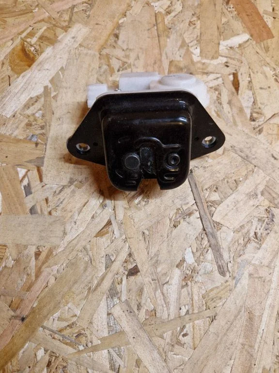 Tailgate/trunk/boot lock/catch/latch 48052