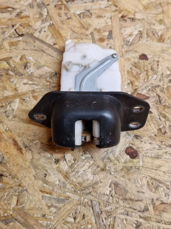 Tailgate/trunk/boot lock/catch/latch