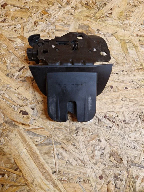 Tailgate/trunk/boot lock/catch/latch 8P4827505B