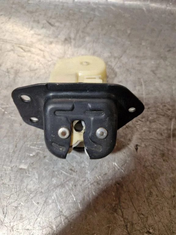 Tailgate/trunk/boot lock/catch/latch