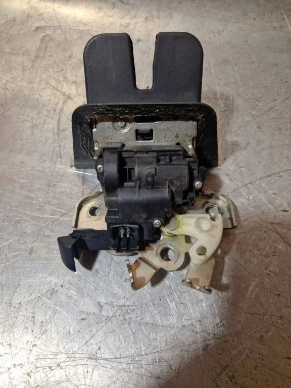 Tailgate/trunk/boot lock/catch/latch 8K9827505A