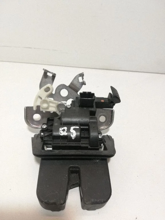 Tailgate/trunk/boot lock/catch/latch 8R0827505