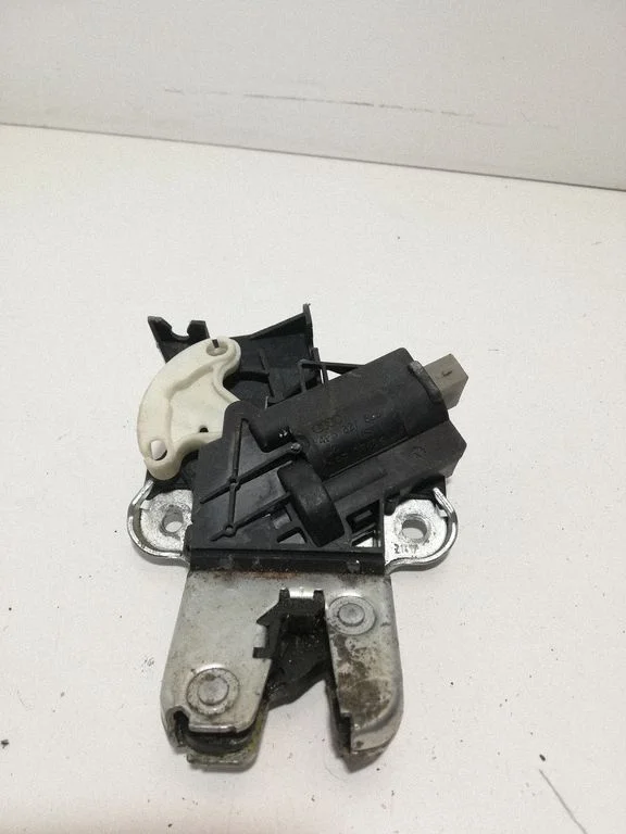 Tailgate/trunk/boot lock/catch/latch 4F5827505D