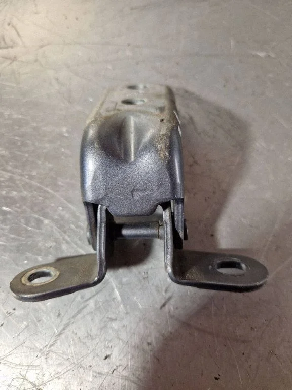 Front door upper hinge A046057