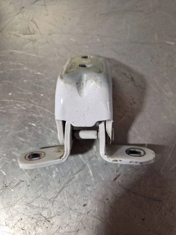 Front door upper hinge A046057