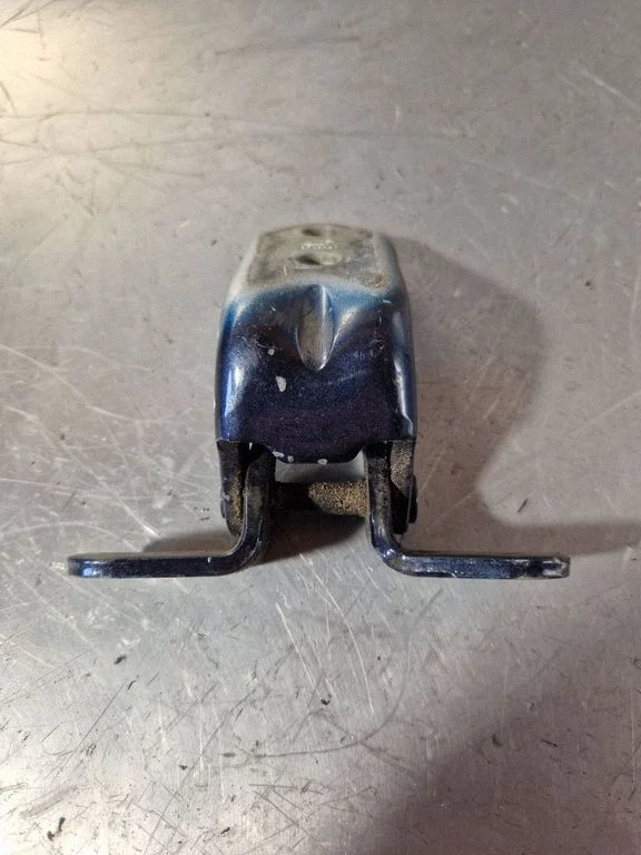 Front door upper hinge A046057