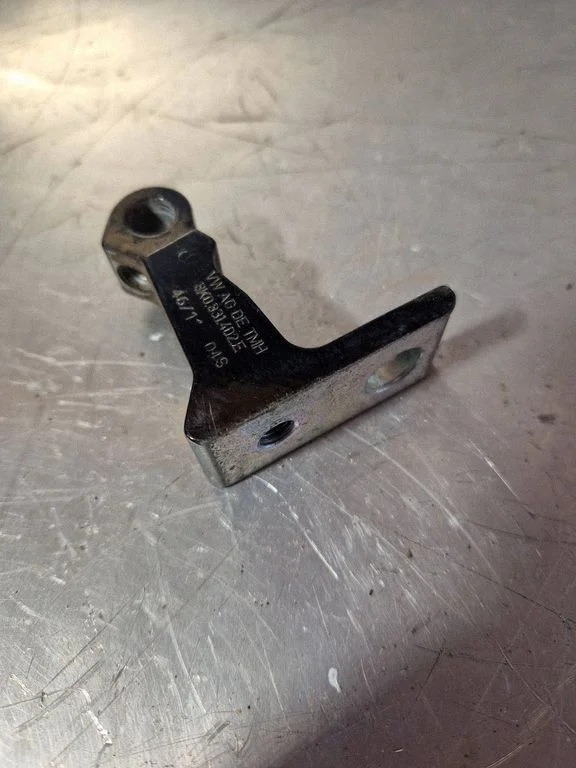 Front door upper hinge – Audi A4 Allroad B8 (2008-2016)