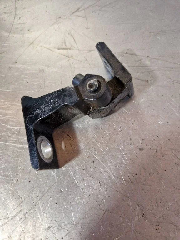 Front door upper hinge – Audi A4 Allroad B8 (2008-2016)