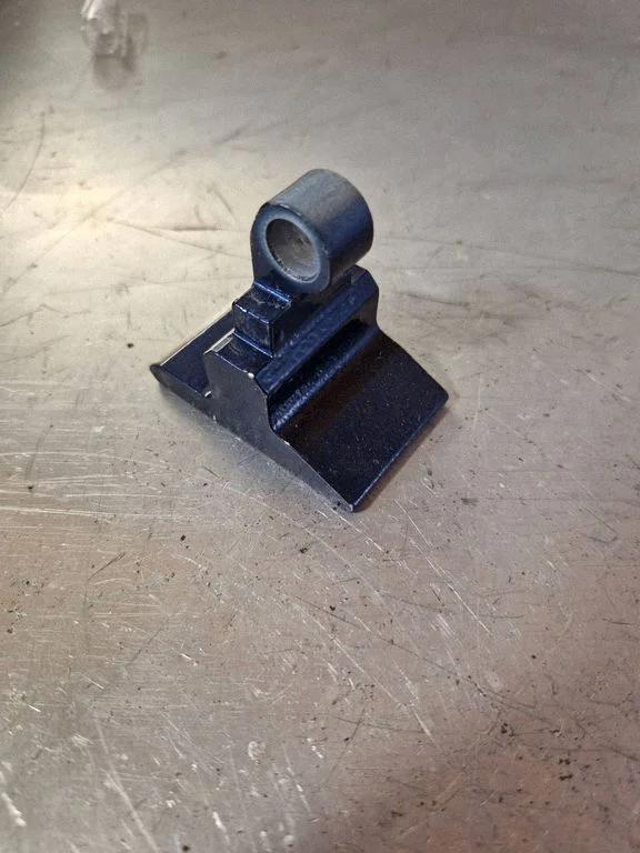 Front door upper hinge 7160823