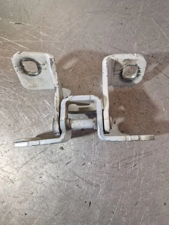 Front door upper hinge A046923