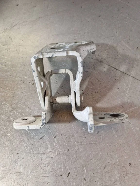 Front door upper hinge A046923