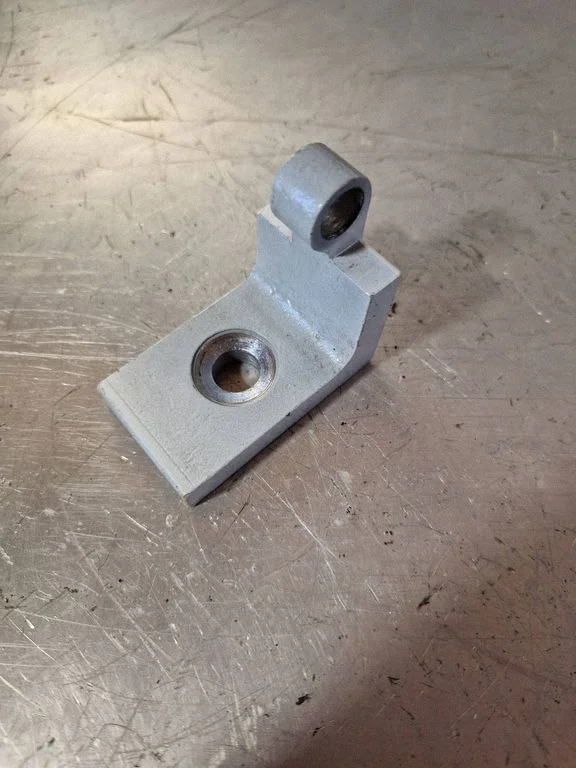 Front door upper hinge 7205549