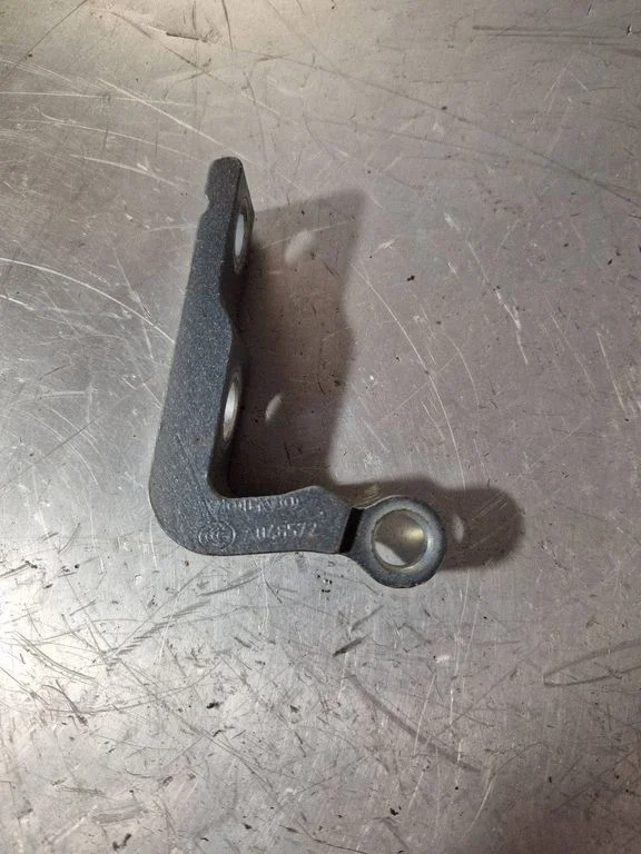Front door upper hinge 31371552
