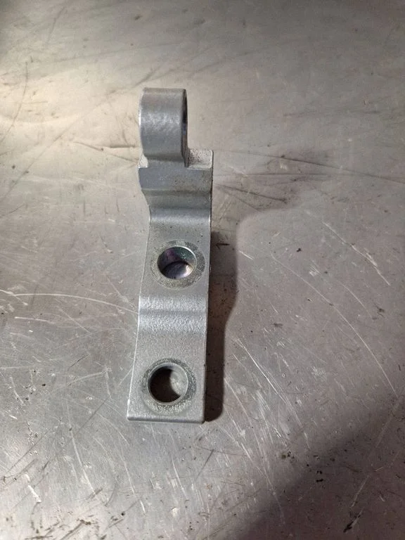 Front door upper hinge 31371553