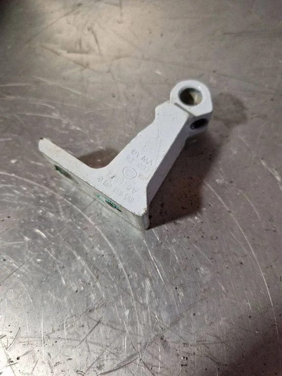 Front door upper hinge – Volkswagen Passat B7 USA (2012-2019)