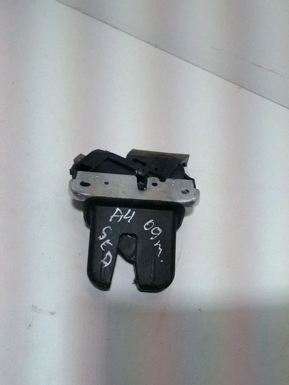 Tailgate/trunk/boot lock/catch/latch 4F5827505D