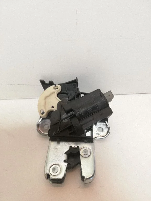 Tailgate/trunk/boot lock/catch/latch 4F5827505D