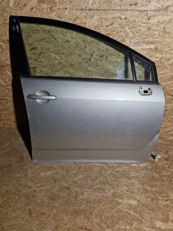 Front door – Toyota Corolla Verso AR10 (2004-2009)