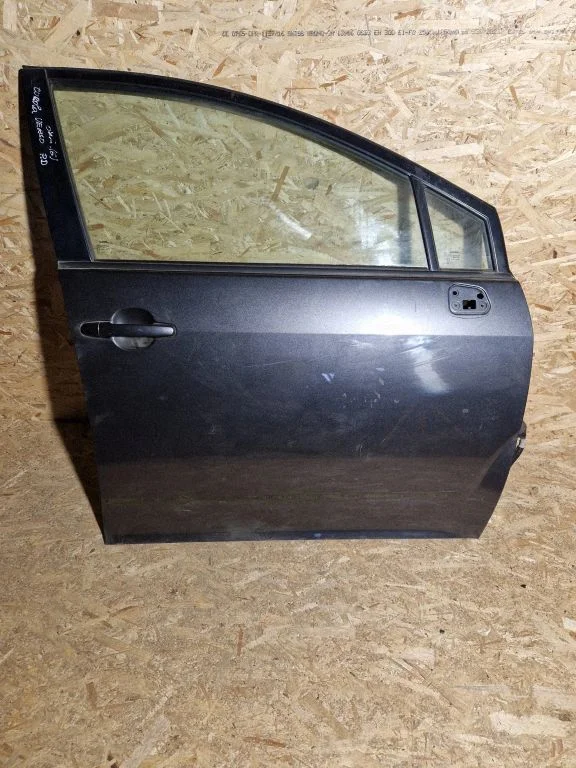 Front door – Toyota Corolla Verso AR10 (2004-2009)