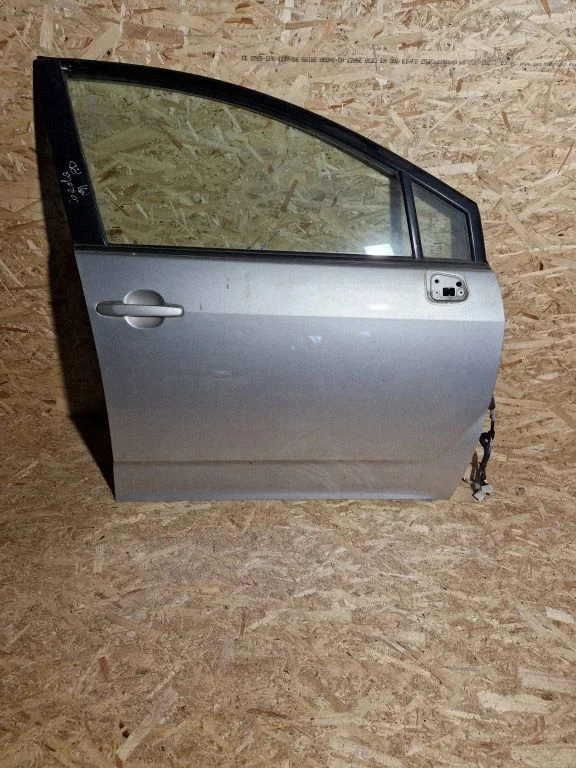 Front door – Toyota Corolla Verso AR10 (2004-2009)