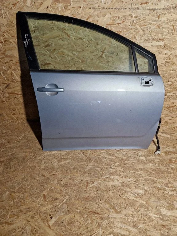 Front door – Toyota Corolla Verso AR10 (2004-2009)