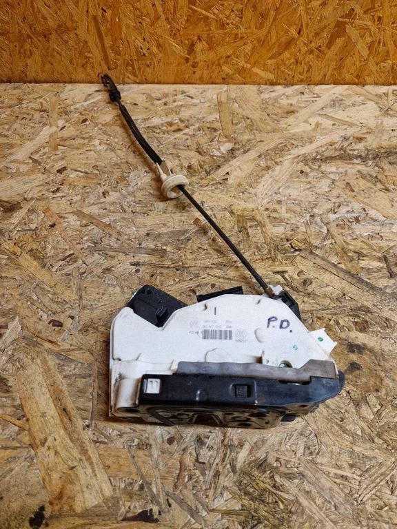 Front door lock – Volkswagen Jetta VI (2011-2018)